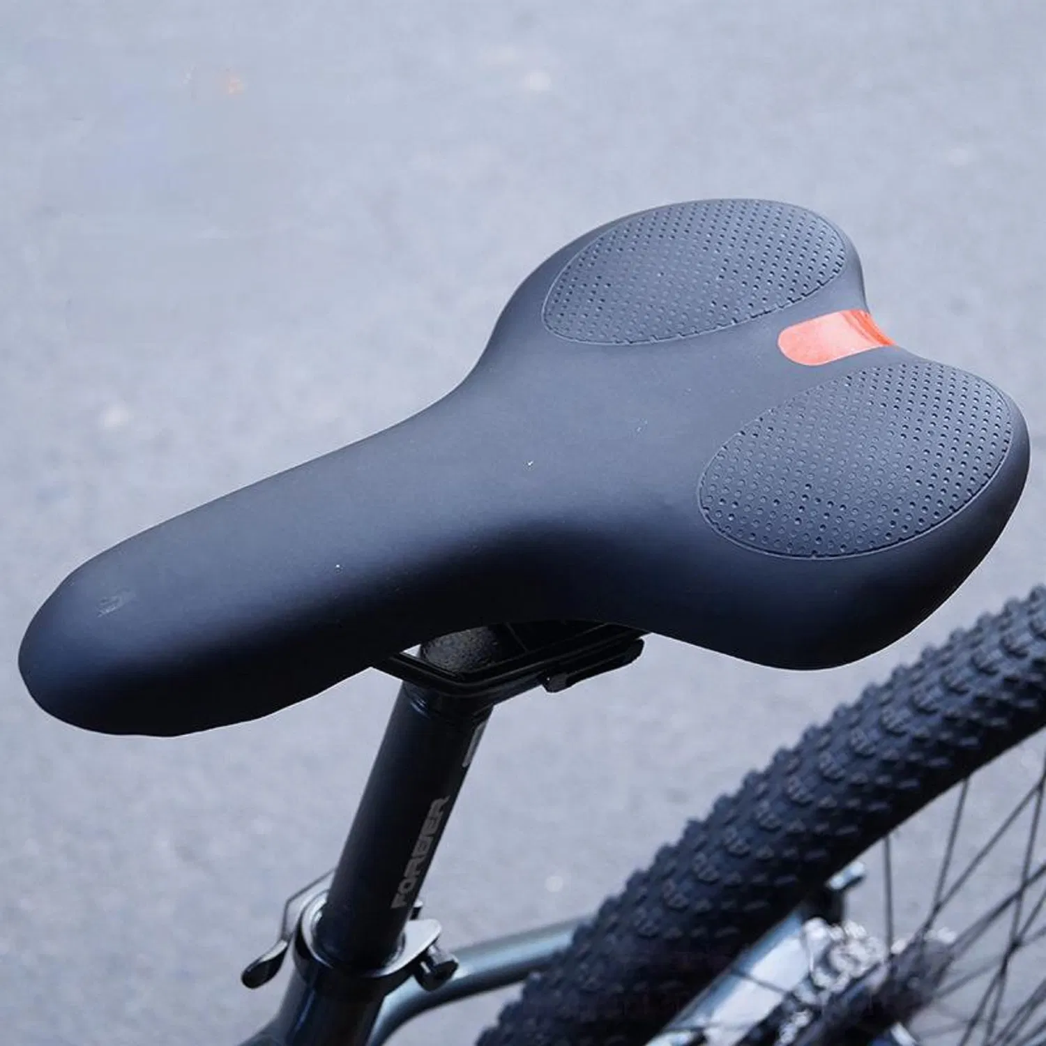 New Full Carbon Lightweight Hollow Breathable Mountain Bike Saddle